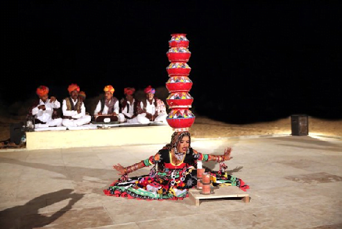 Cultural show in Sam Dunes Jaisalmer Image Source
