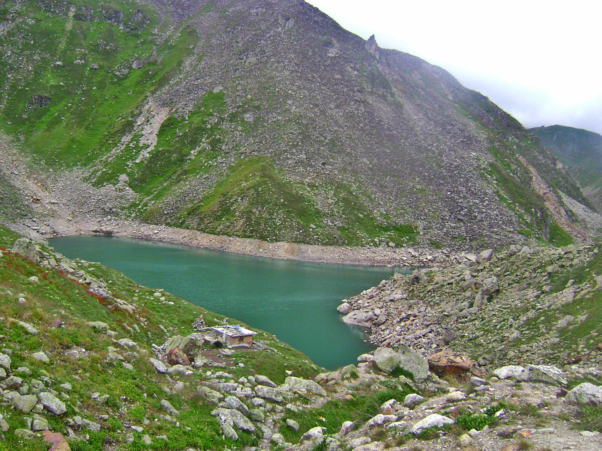satopanth lake trek justwravel