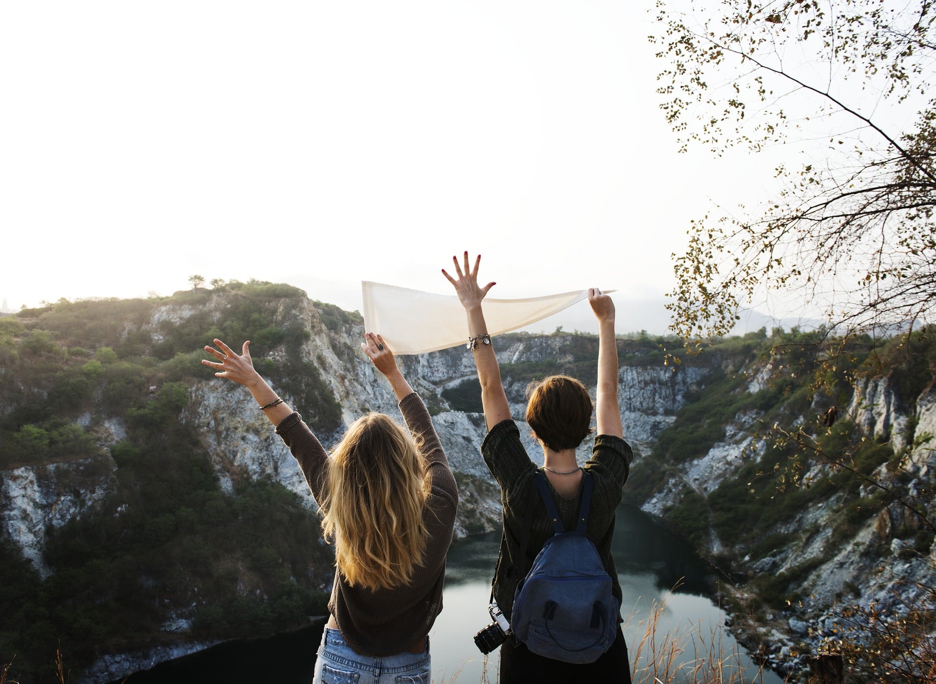 you can meet new strangers while travelling and they do turn into friends