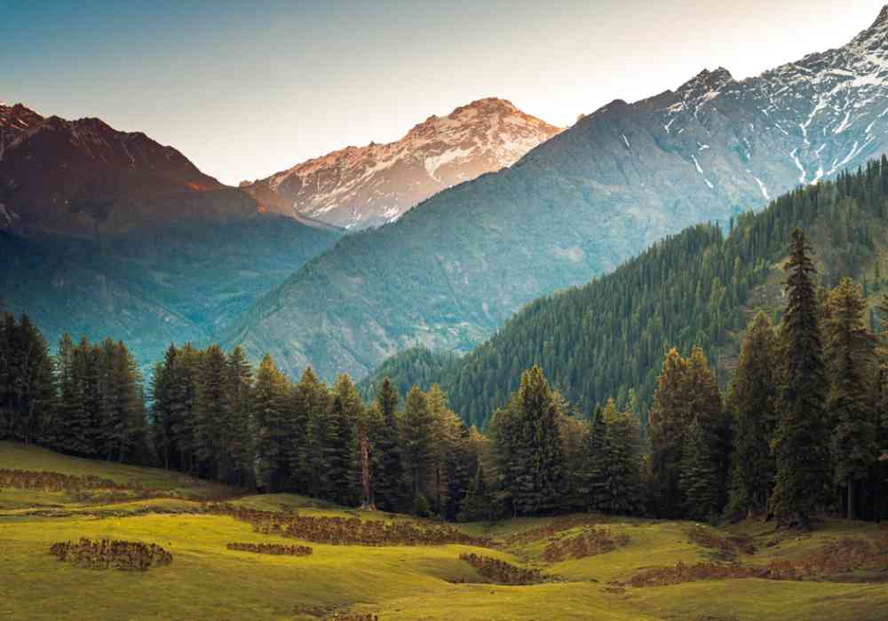 Breathtaking view from Sar Pass trek