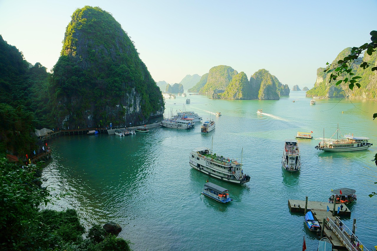 Cruises in Ha Long Bay, Vietnam