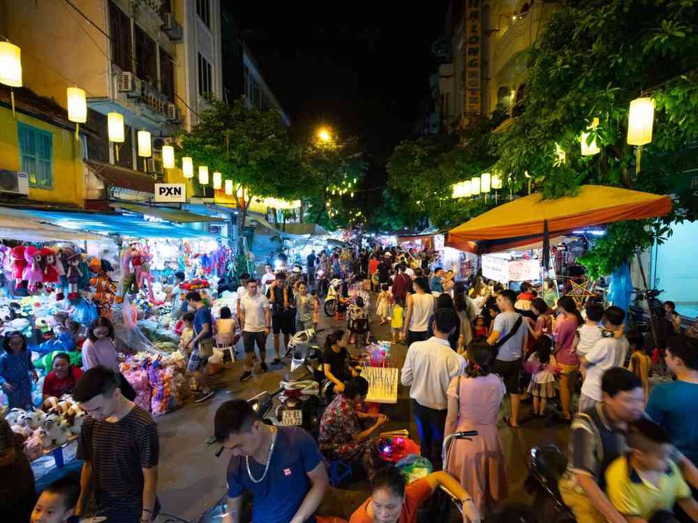 street food in hanoi vietnam