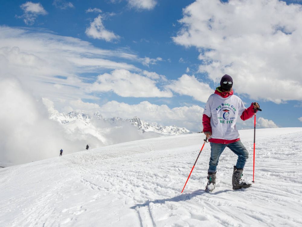 Portrait of skier in the snowscape at Gulmarg Gondola Phase 2 _ Apharwat Peak, Gulmarg