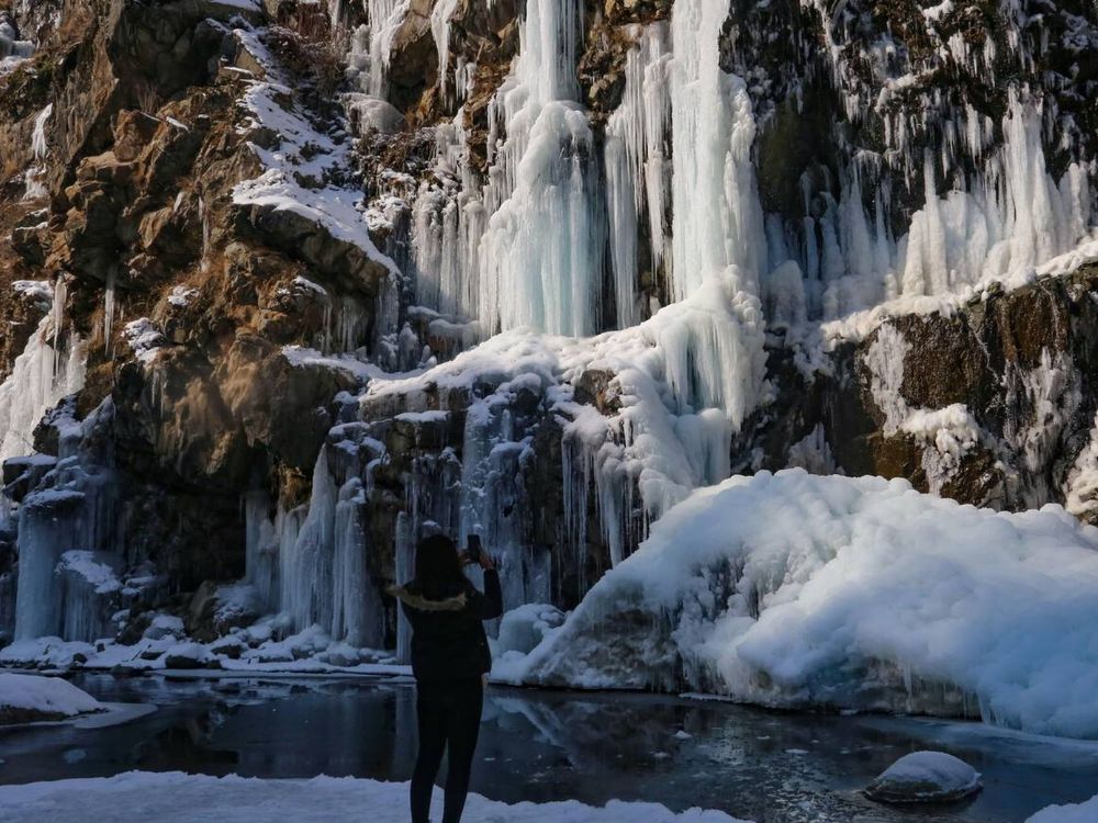 Drung Waterfalls in Srinagar, Kashmir
