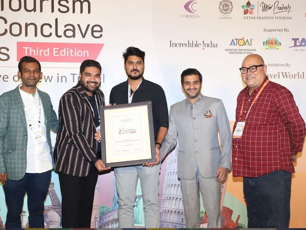 Team JustWravel Receiving Award