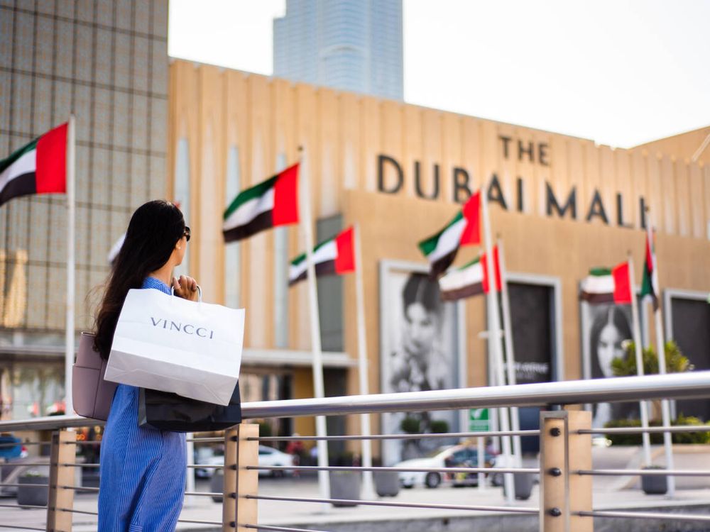 Tourist in front of Dubai mall