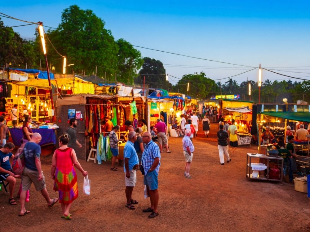 Tourists are shopping at the Night Market in Goa.