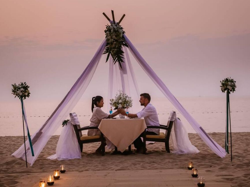 A Romantic Beach Side Dinner with your loved one